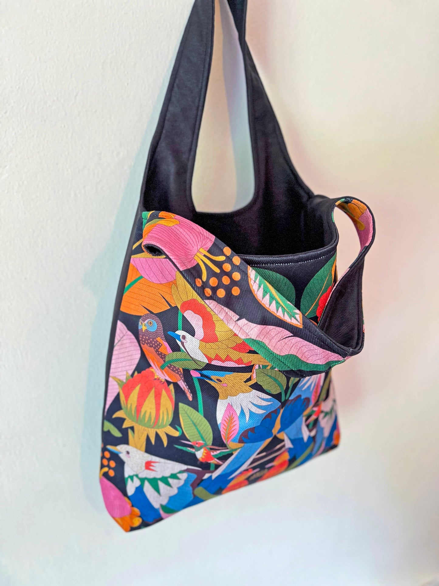 Bolso grande - Aves del Paraíso - Capulinero colilargo