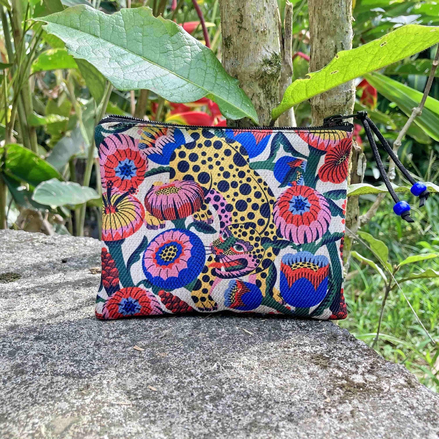 Carterita - Jaguar entre flores (fondo claro)