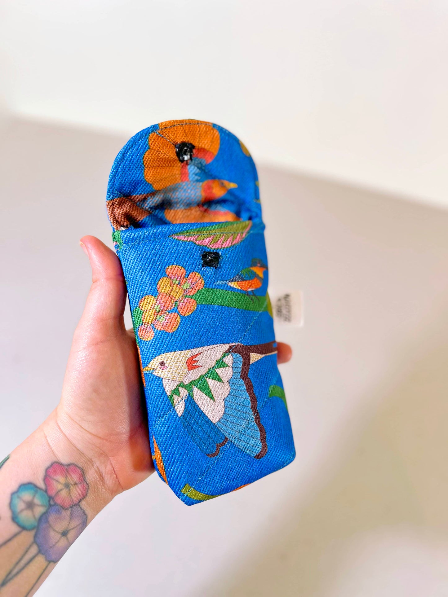Estuche acolchado para lentes - Aves del Paraíso - Fondo celeste
