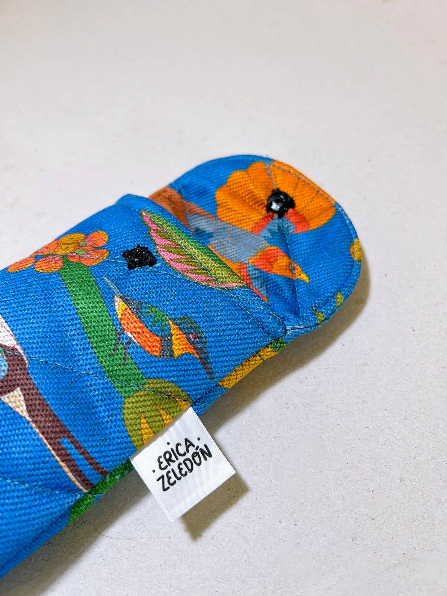 Estuche acolchado para lentes - Aves del Paraíso - Fondo celeste
