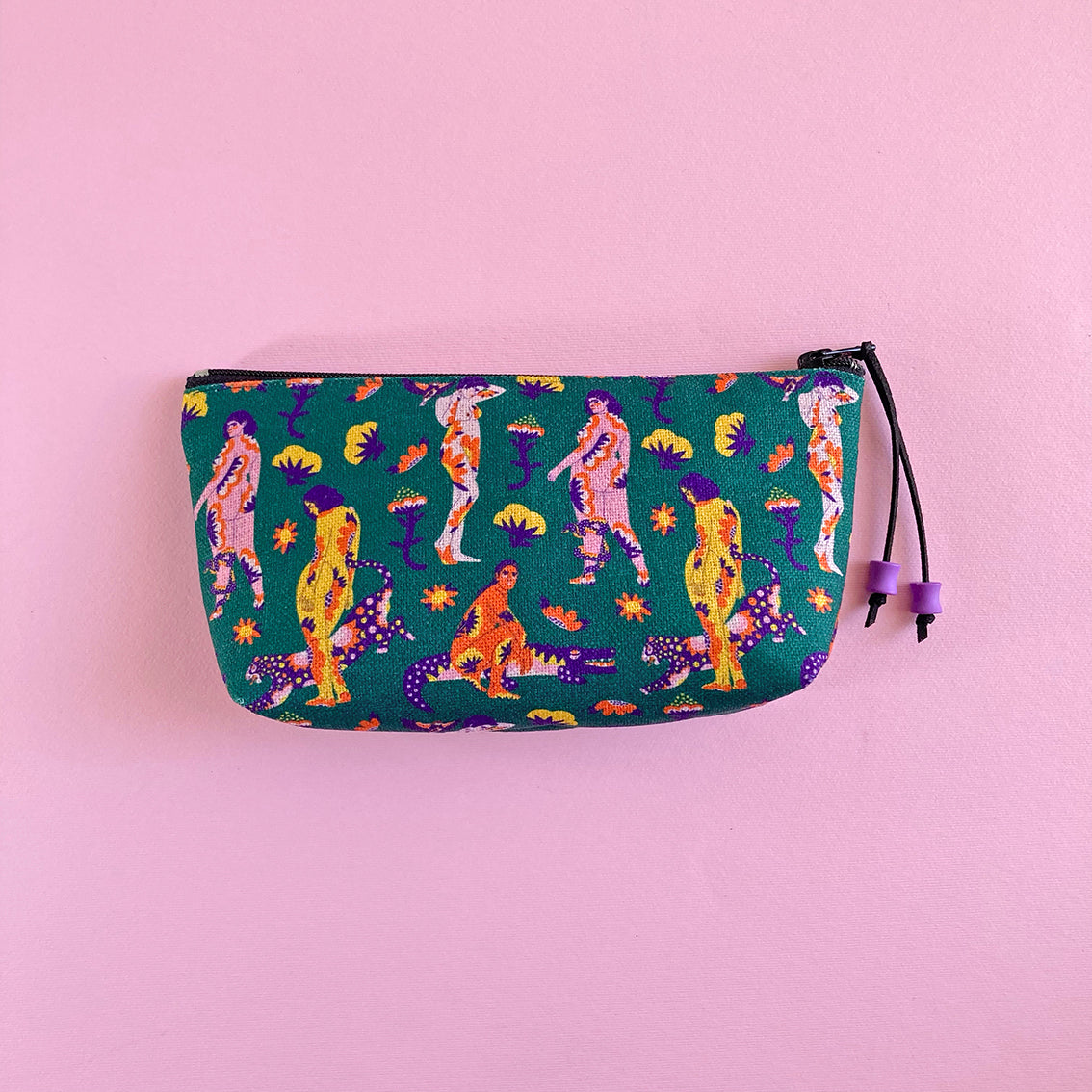 Cosmetiquera - Mujeres y animales (fondo verde)