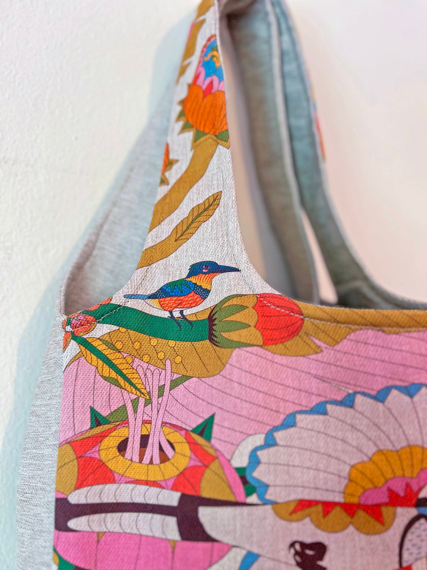 Bolso grande - Aves del Paraíso - Garza agami y urracas