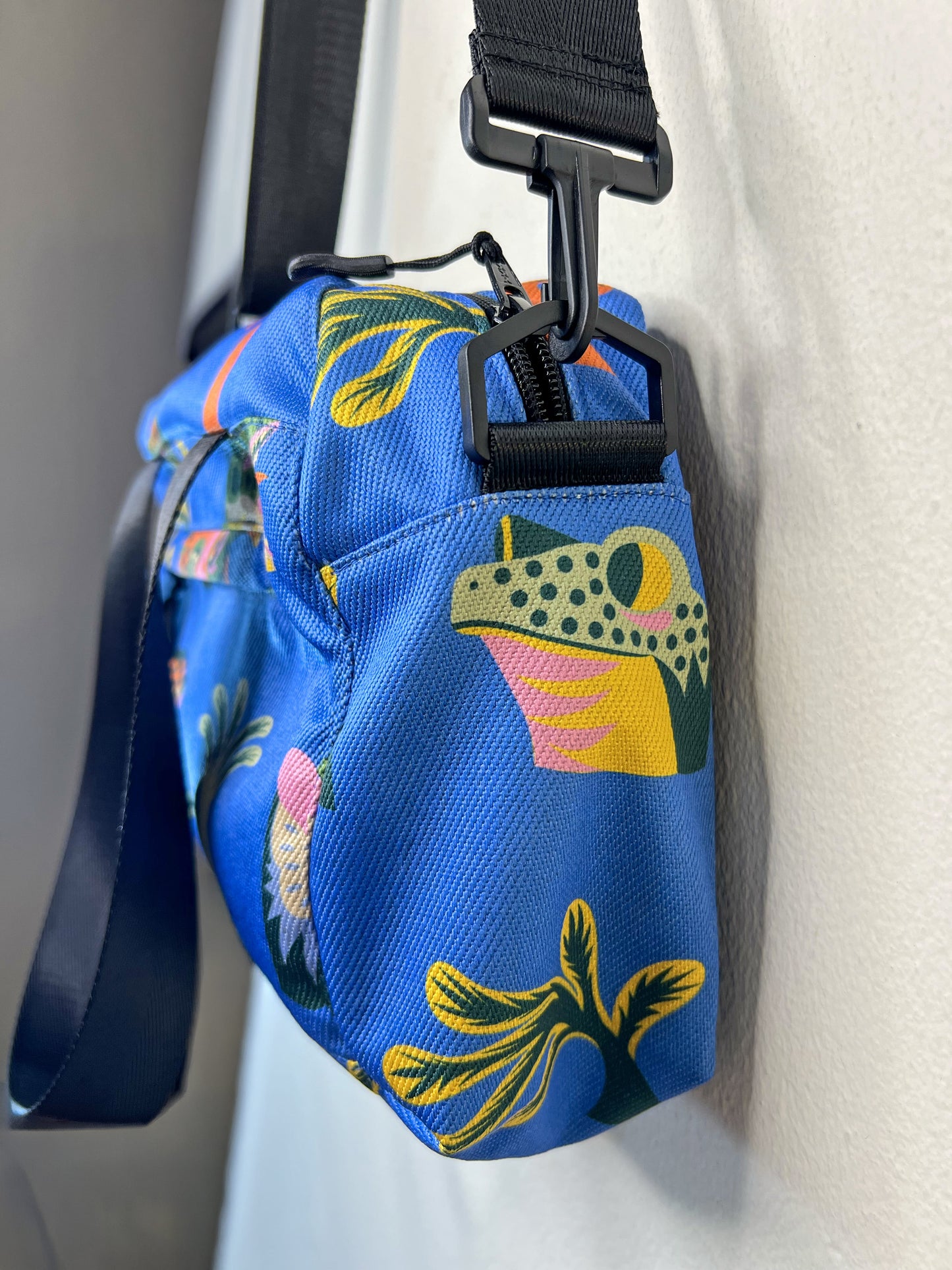 Bolso cruzado - Acá el color es identidad - Máscaras