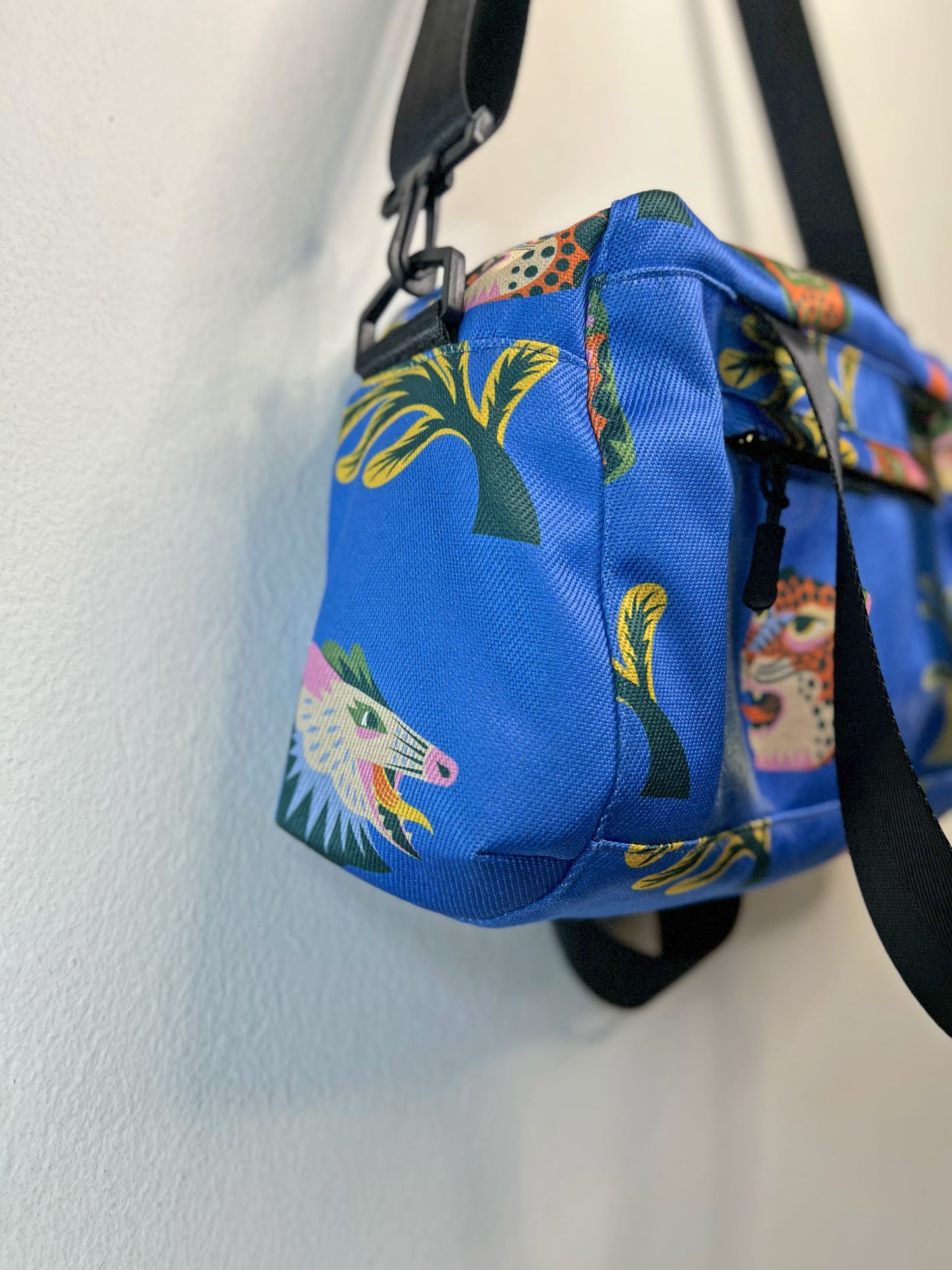 Bolso cruzado - Acá el color es identidad - Máscaras