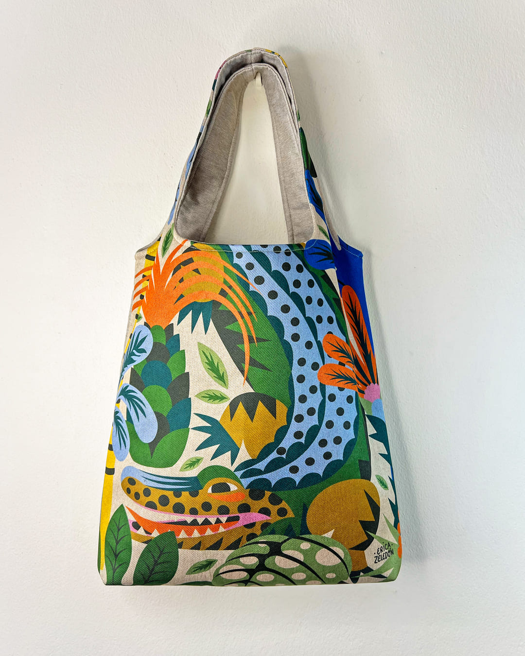 Bolso grande - Acá el color es identidad - Cocodrilo entre plantas