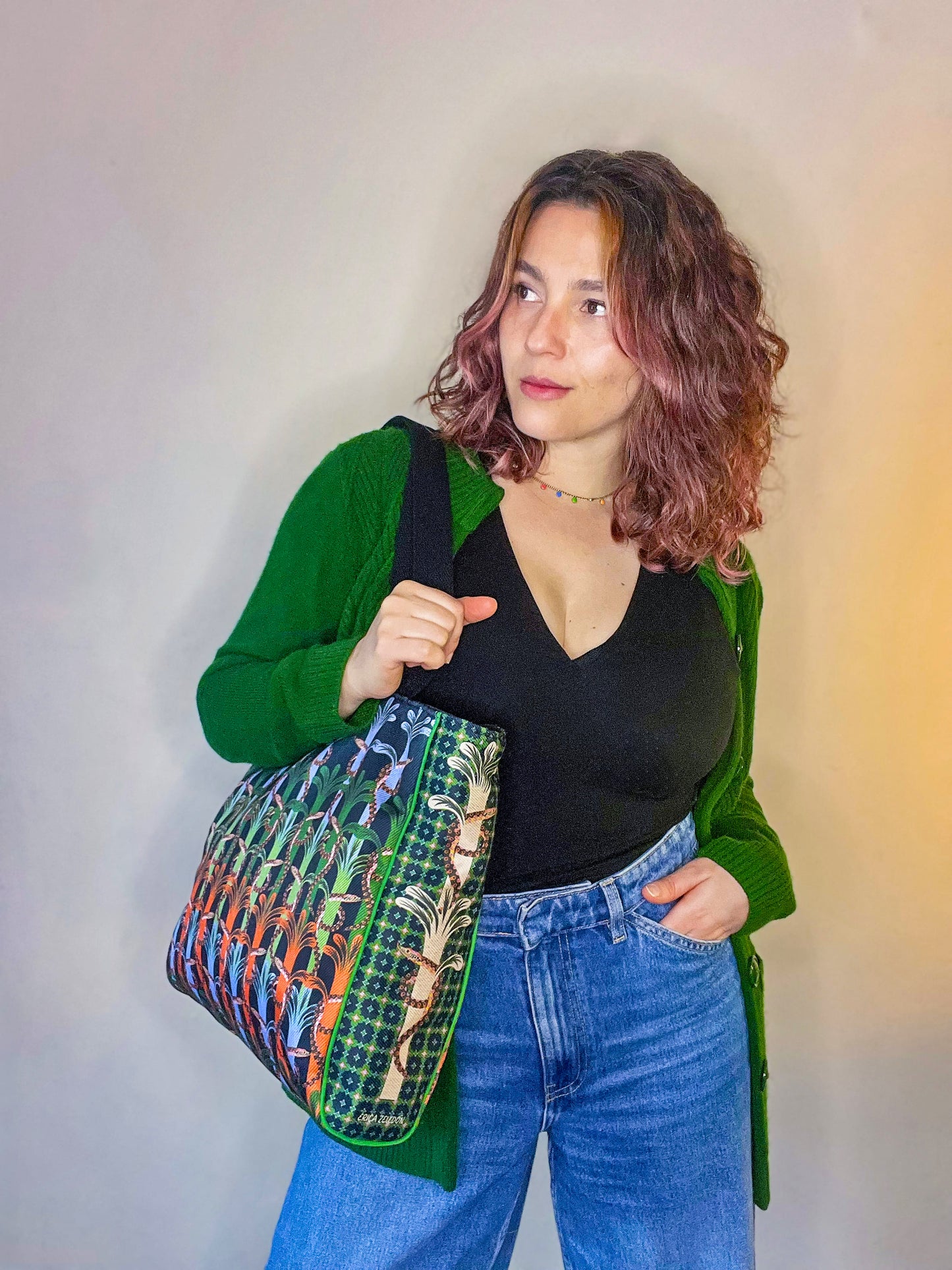 Bolso Tote de Mercado - Acá el color es identidad - Patrón culebras fondo negro