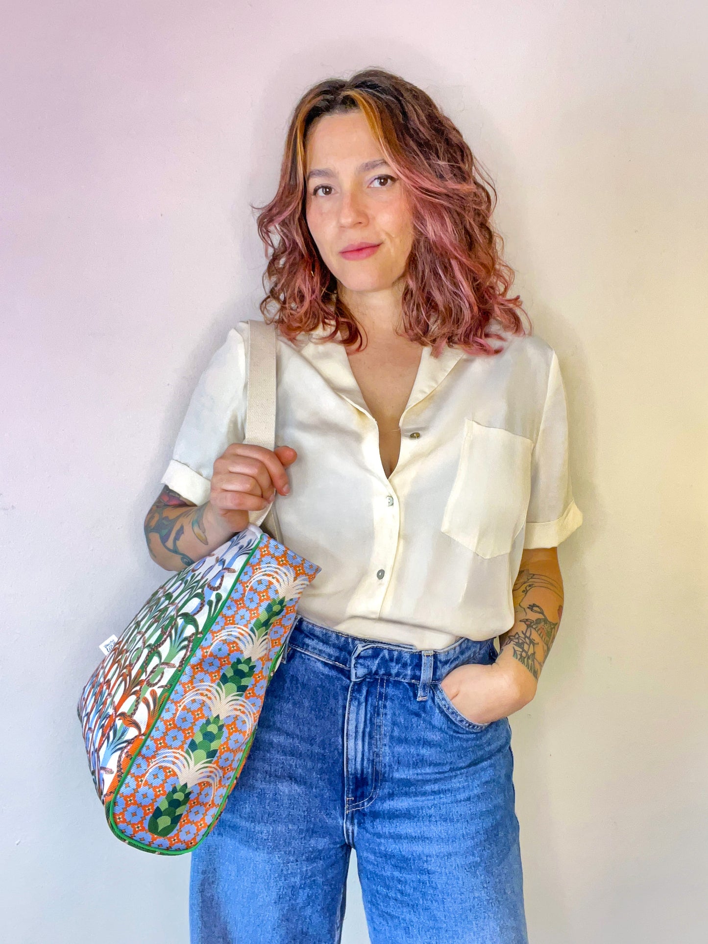 Bolso Tote de Mercado - Acá el color es identidad - Patrón culebras fondo claro