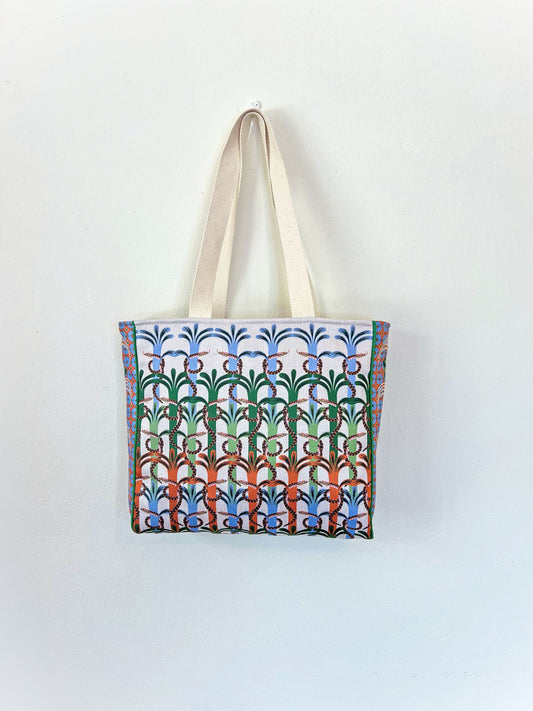 Bolso Tote de Mercado - Acá el color es identidad - Patrón culebras fondo claro