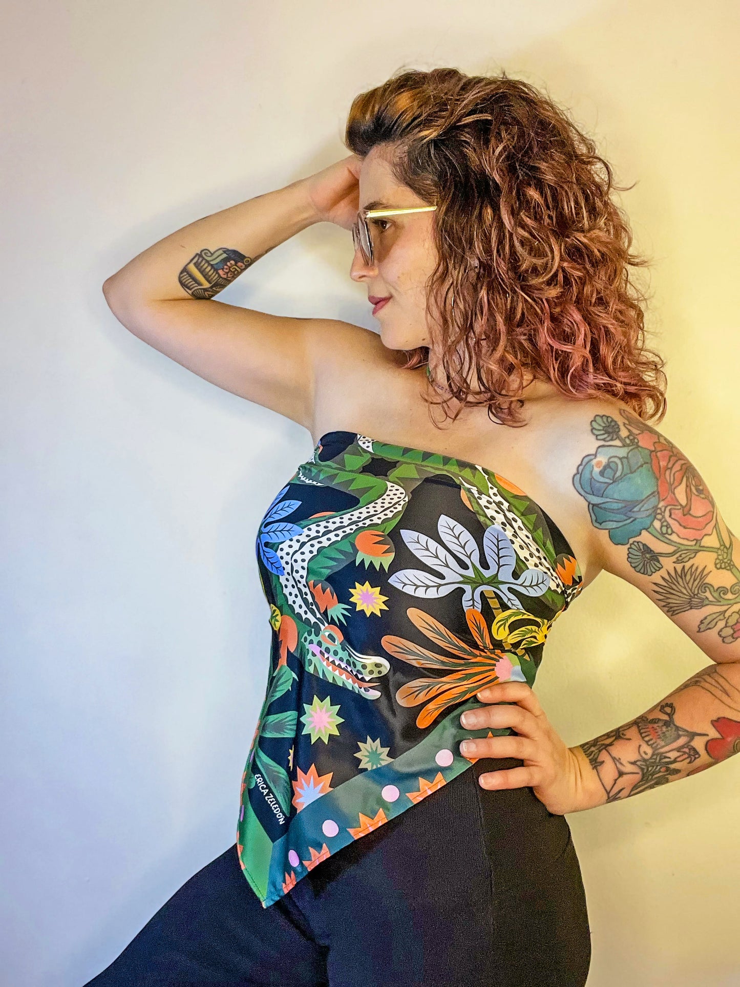 Pañuelo - Acá el color es identidad - Cocodrilos fondo negro